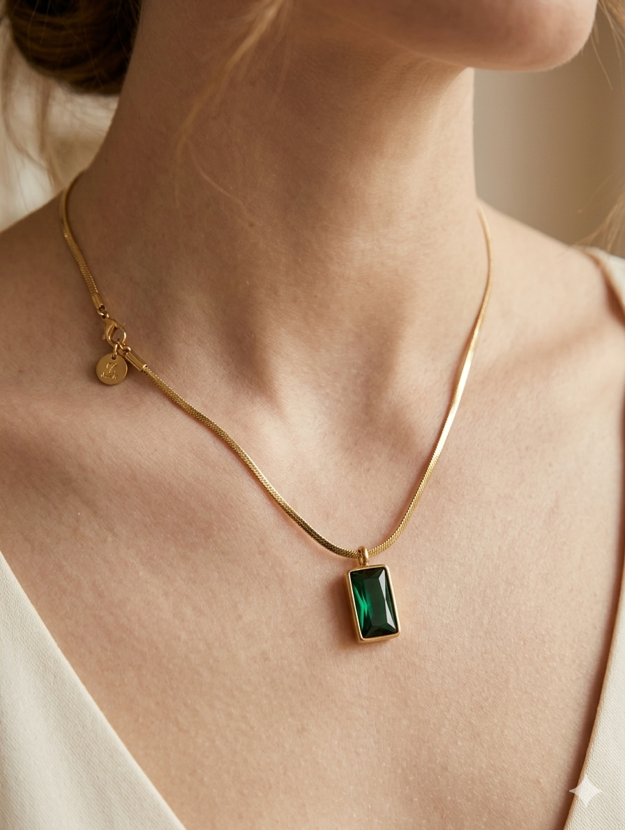 Collana con smeraldo